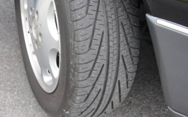 Mercedes-benz-benz-e320a-1995-black-19