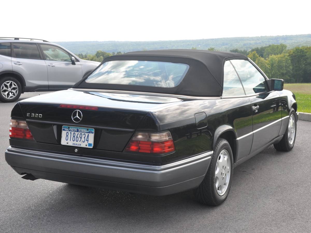 Mercedes-benz-benz-e320a-1995-black-3