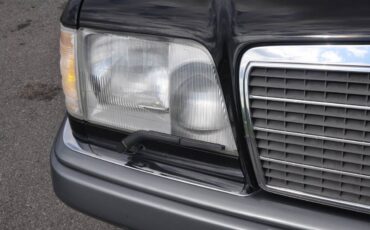 Mercedes-benz-benz-e320a-1995-black-4