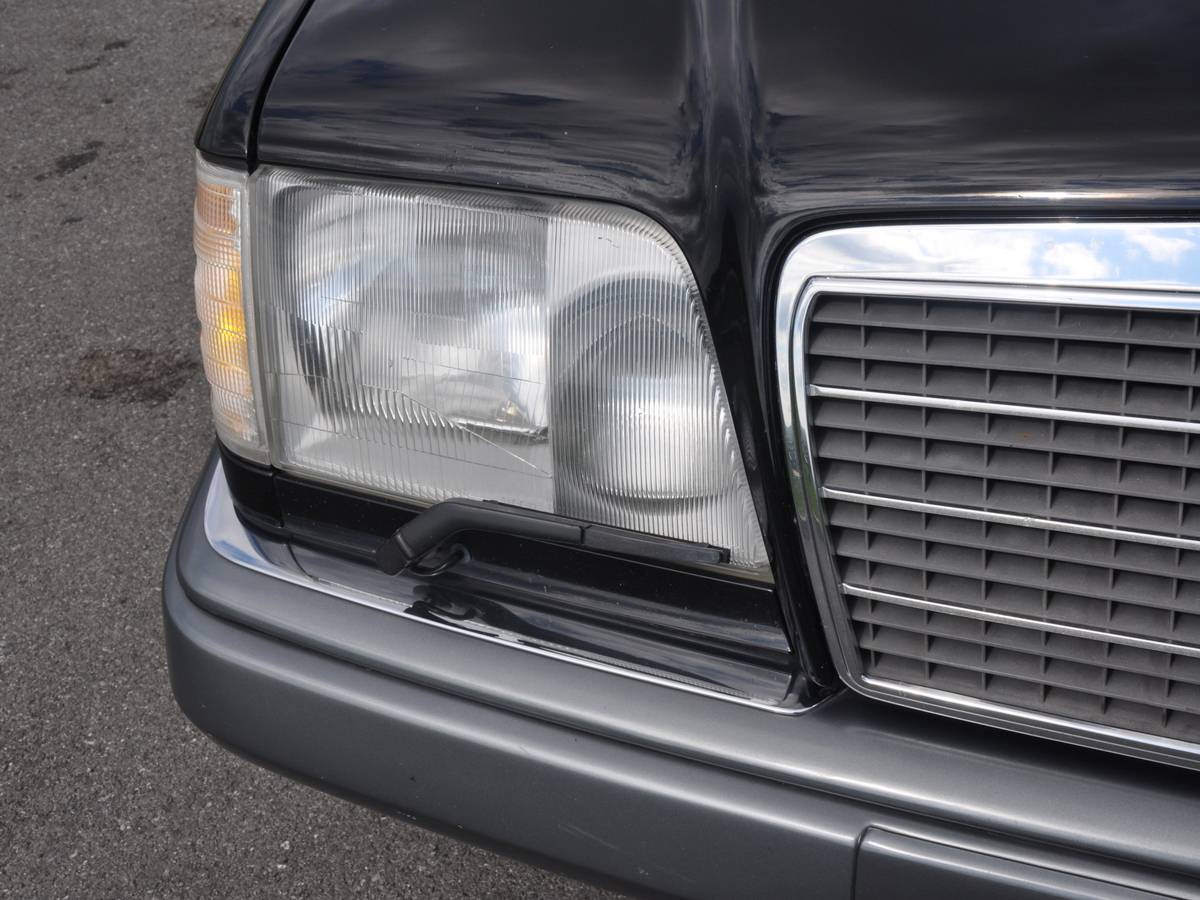 Mercedes-benz-benz-e320a-1995-black-4