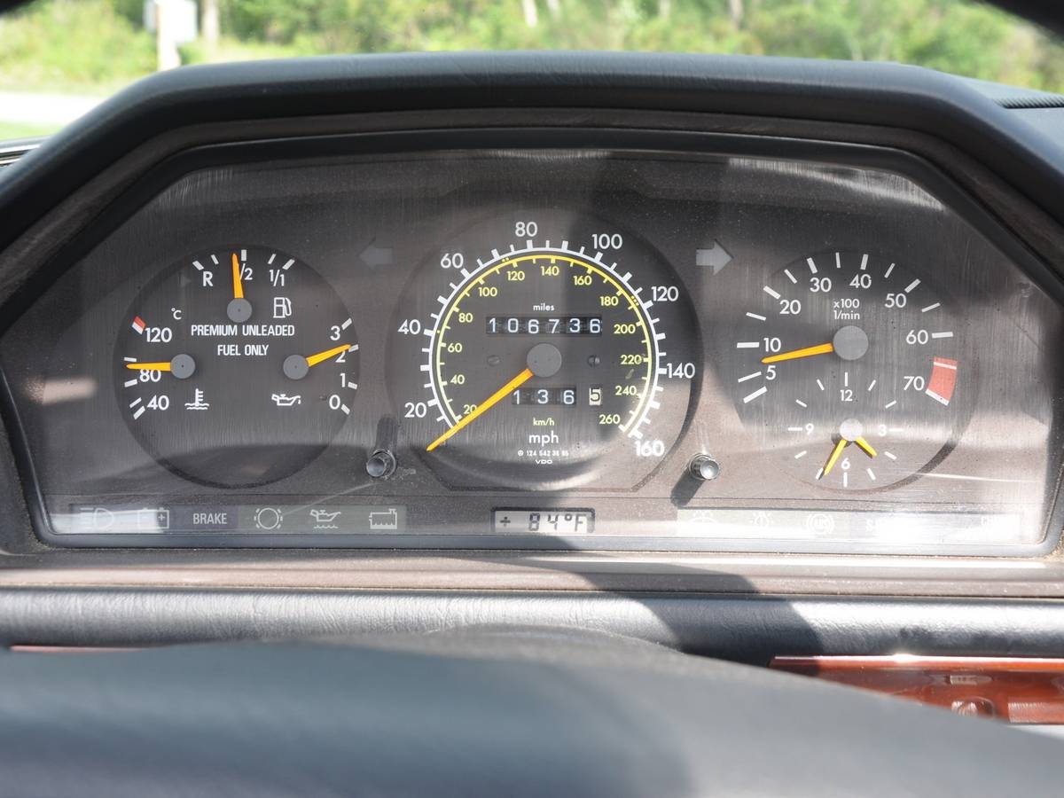 Mercedes-benz-benz-e320a-1995-black-7