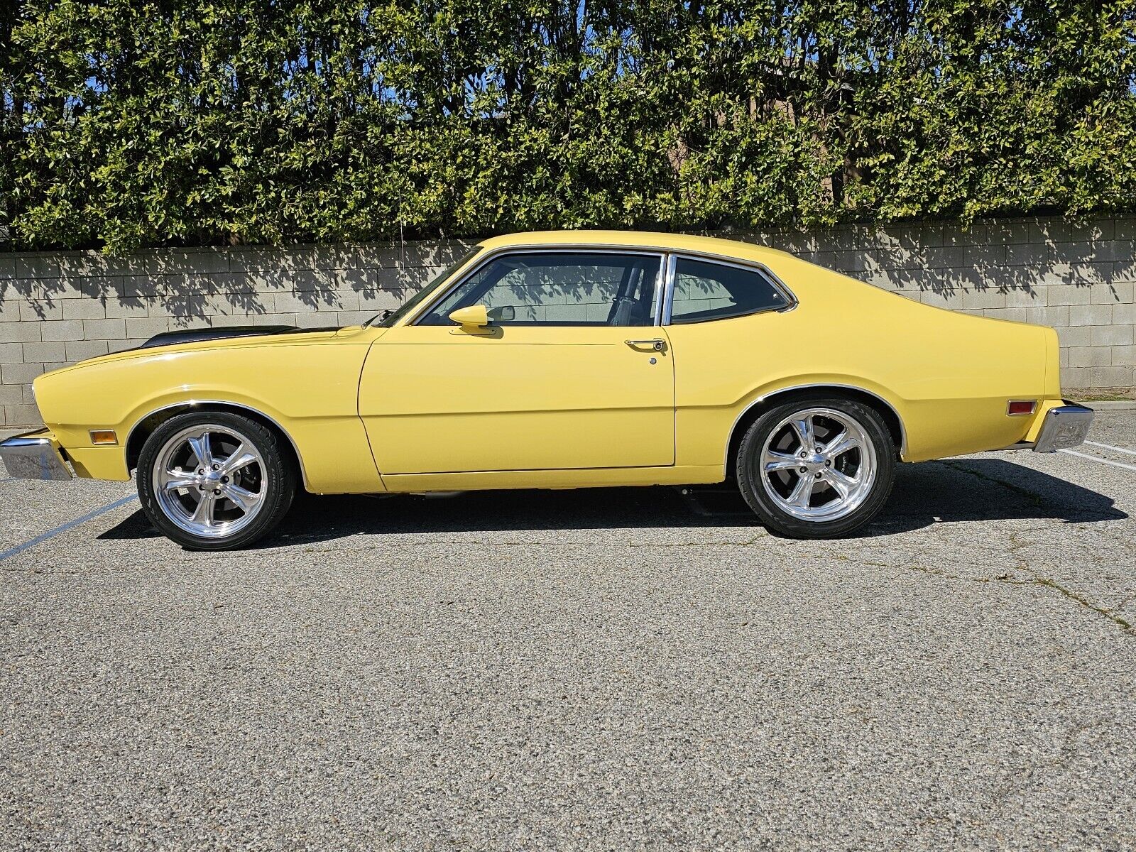 Mercury-Comet-1975-Coupe-2
