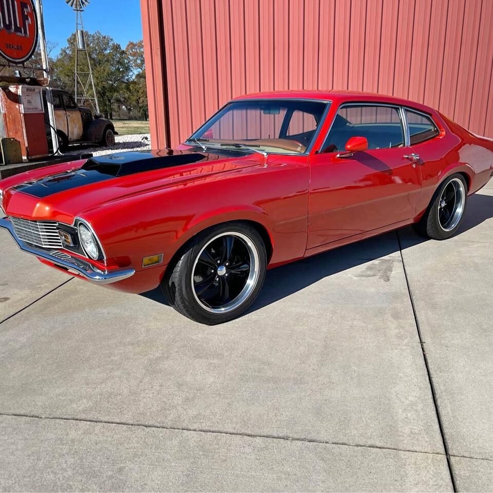 Mercury-Comet-1977-Sedan