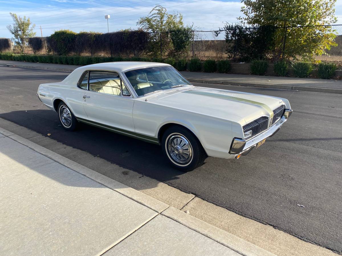 Mercury-Cougar-1967-8