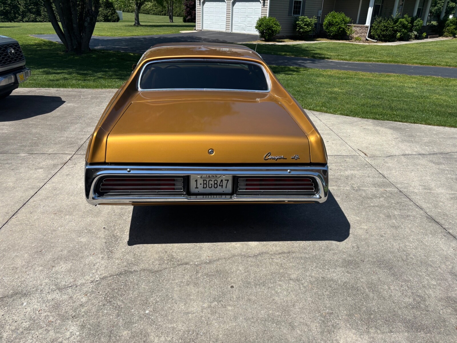 Mercury-Cougar-1972-American-muscle-car-3