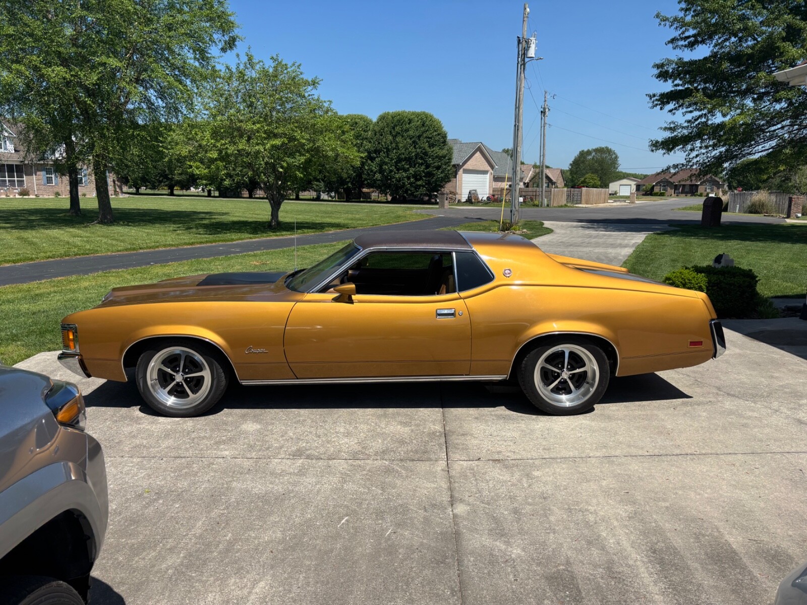 Mercury-Cougar-1972-American-muscle-car-5