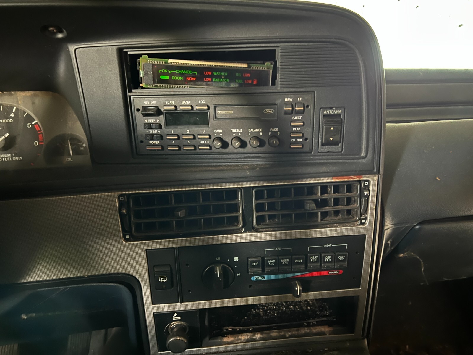 Mercury-Cougar-1990-Coupe-12