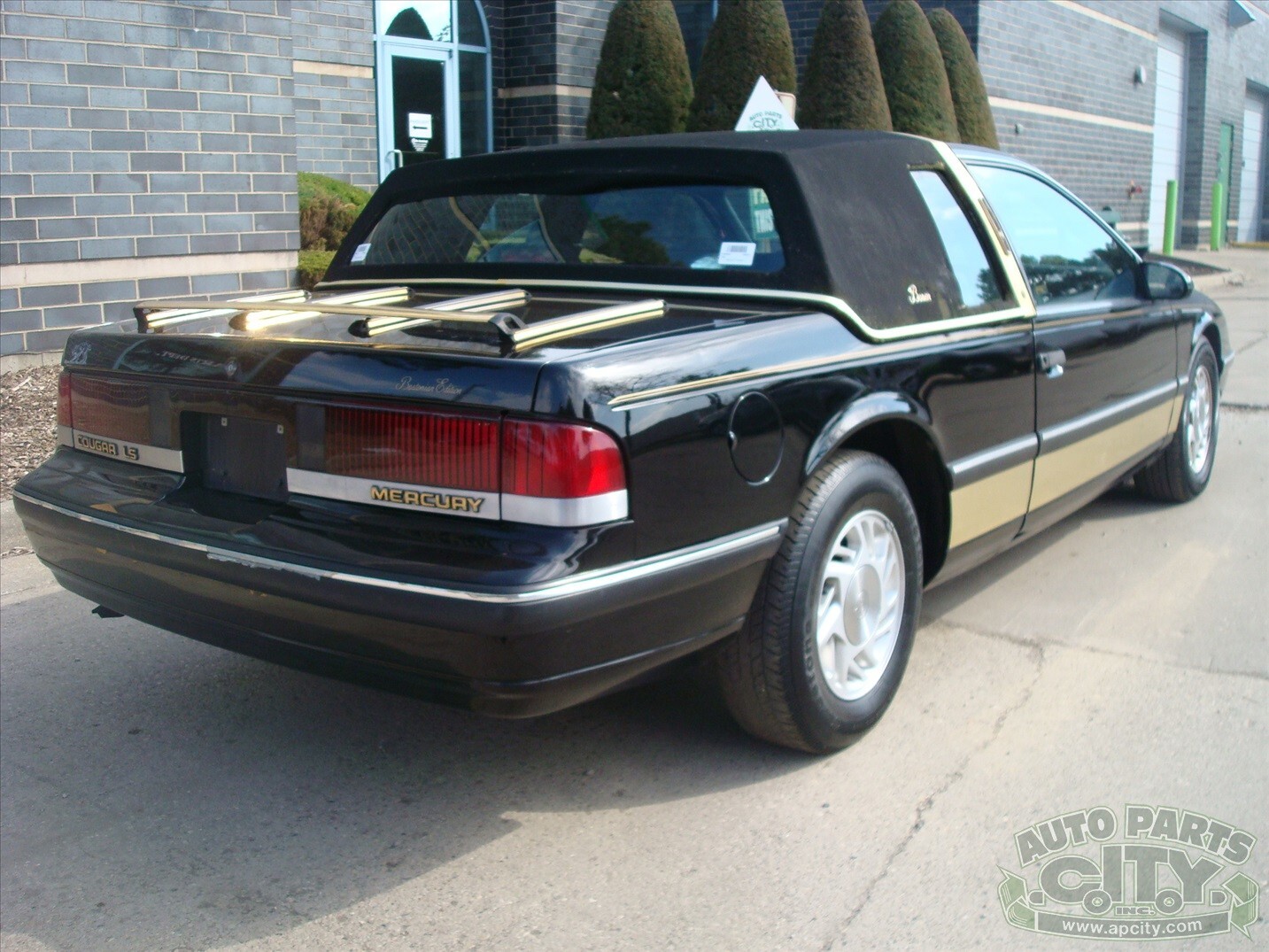 Mercury-Cougar-1990-Coupe-2