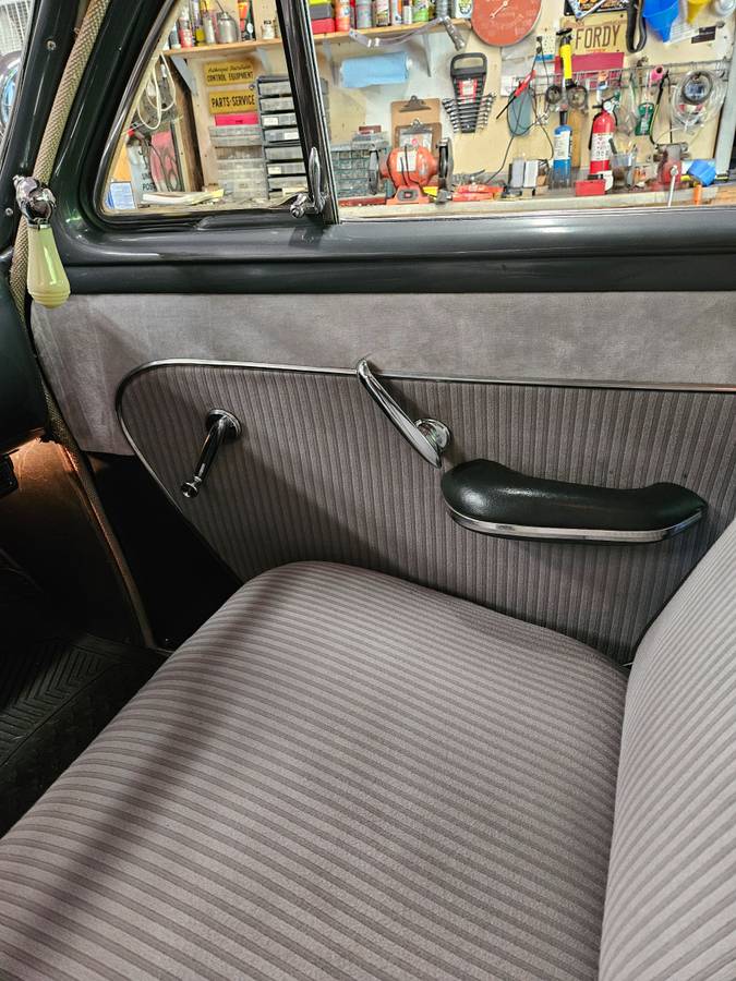 Mercury-Coupe-1951-black-7