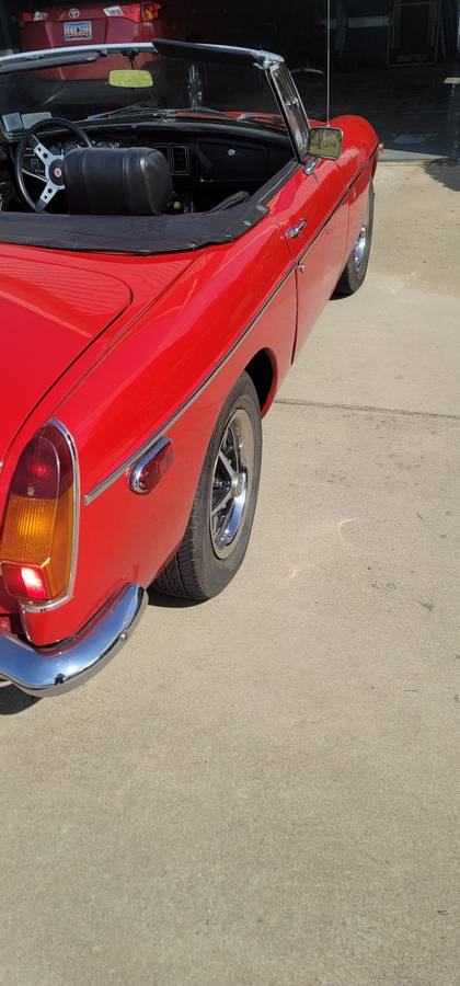 Mg-B-convertible-1974-red-1