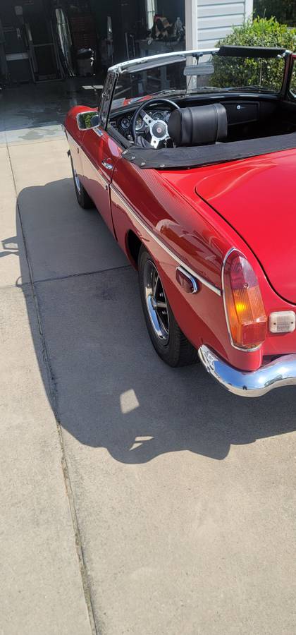 Mg-B-convertible-1974-red