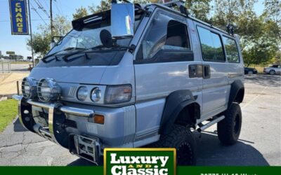 Mitsubishi DELICA 1991