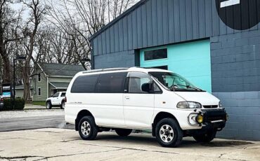 Mitsubishi-Delica-1994-white-10