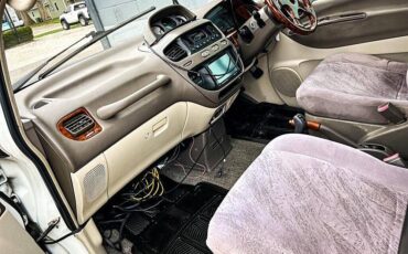 Mitsubishi-Delica-1994-white-15