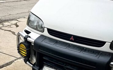 Mitsubishi-Delica-1994-white-19