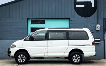 Mitsubishi-Delica-1994-white-2