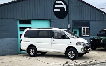 Mitsubishi-Delica-1994-white-20