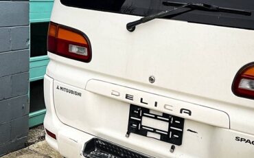 Mitsubishi-Delica-1994-white-21