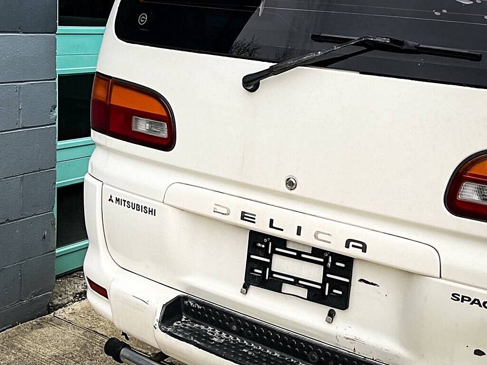 Mitsubishi-Delica-1994-white-21