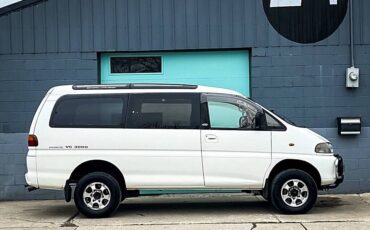 Mitsubishi-Delica-1994-white-22