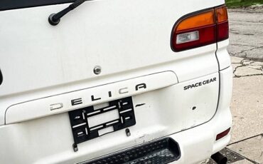 Mitsubishi-Delica-1994-white-23