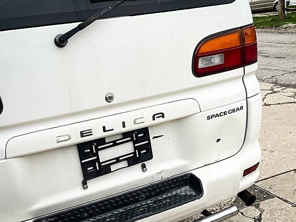 Mitsubishi-Delica-1994-white-23