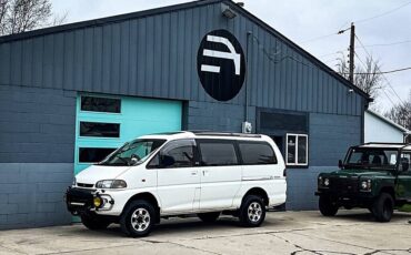 Mitsubishi-Delica-1994-white-3