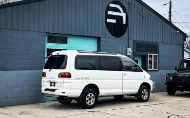 Mitsubishi-Delica-1994-white