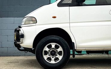Mitsubishi-Delica-1994-white-4
