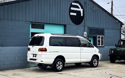Mitsubishi Delica  1994 white