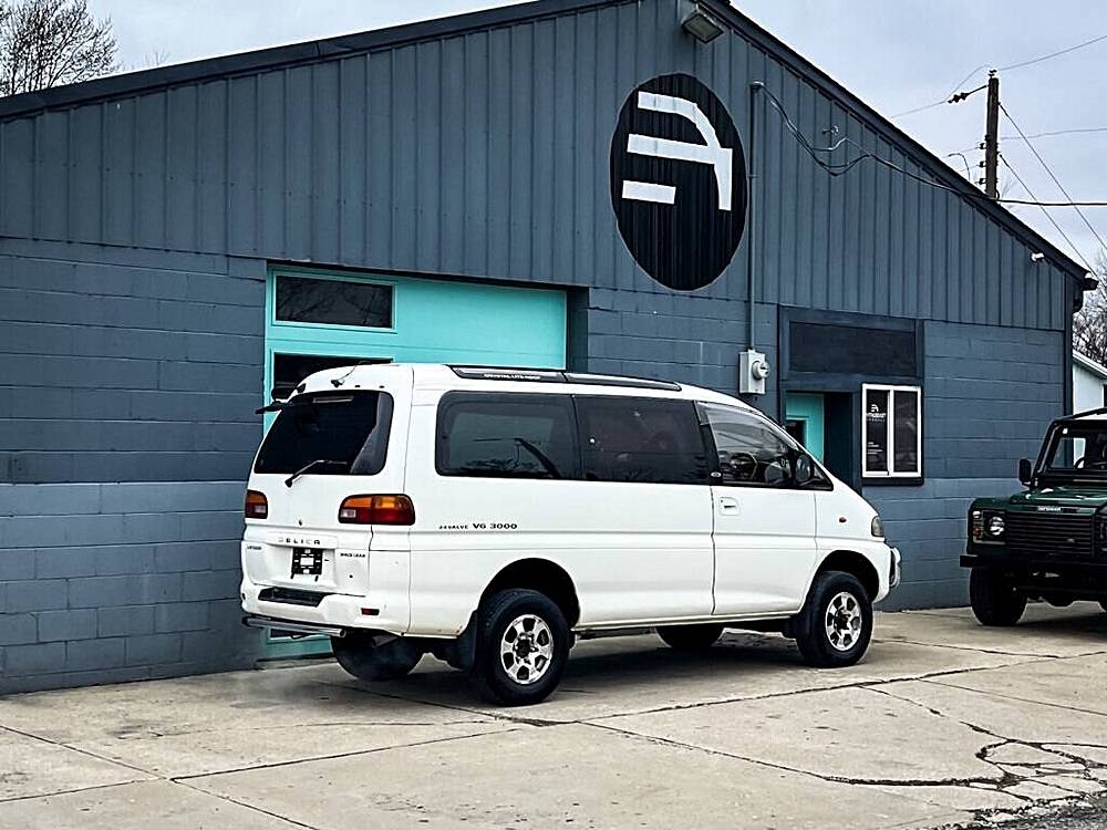 Mitsubishi-Delica-1994-white