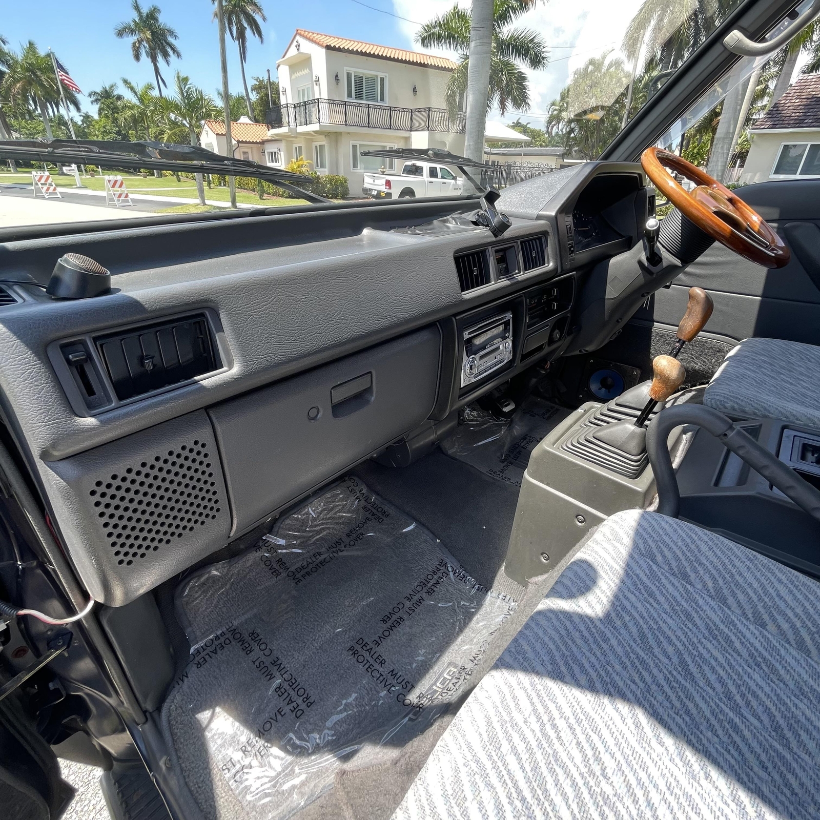 Mitsubishi-Delica-1995-Minivan-16