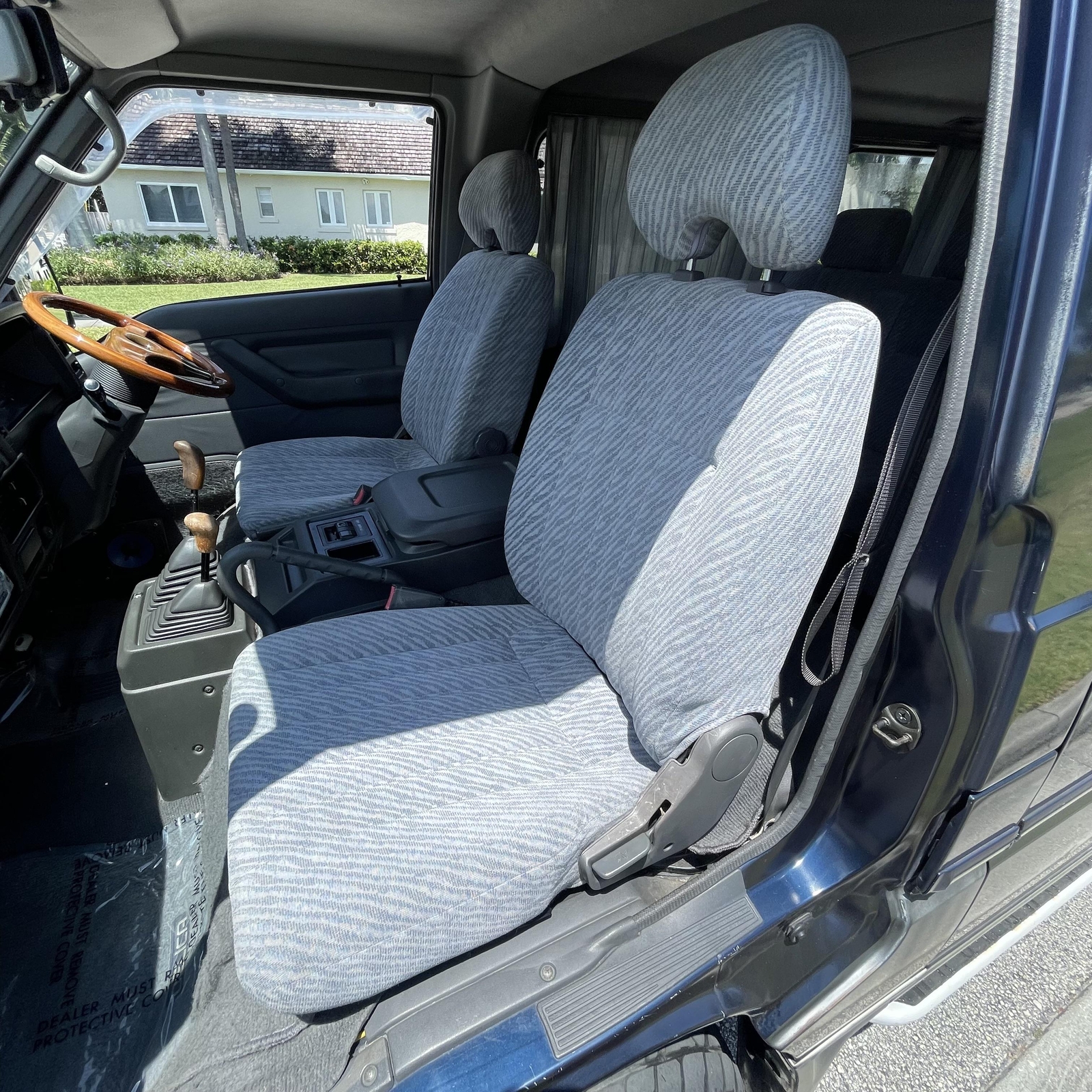 Mitsubishi-Delica-1995-Minivan-17