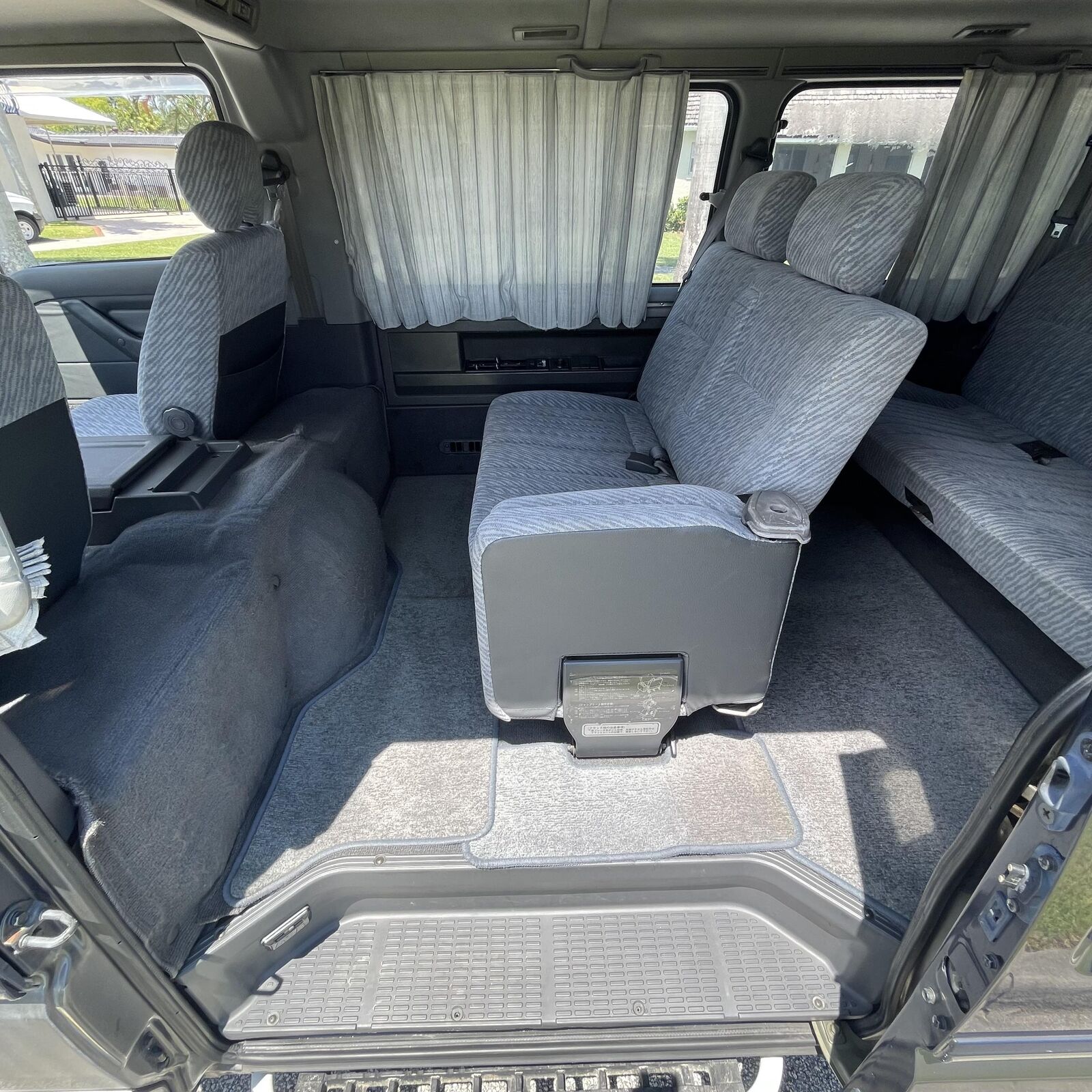 Mitsubishi-Delica-1995-Minivan-19