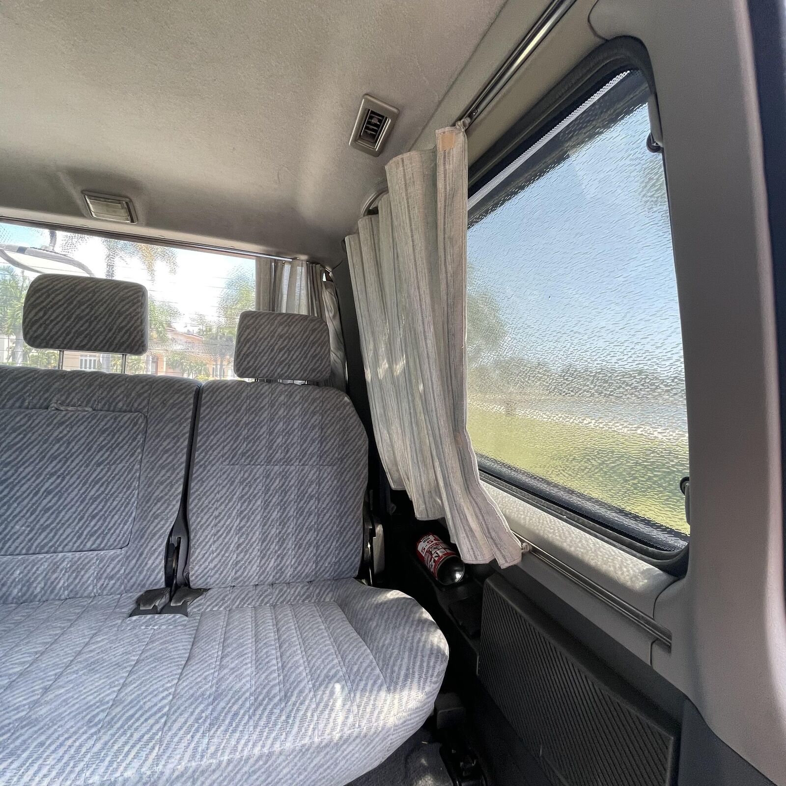 Mitsubishi-Delica-1995-Minivan-22
