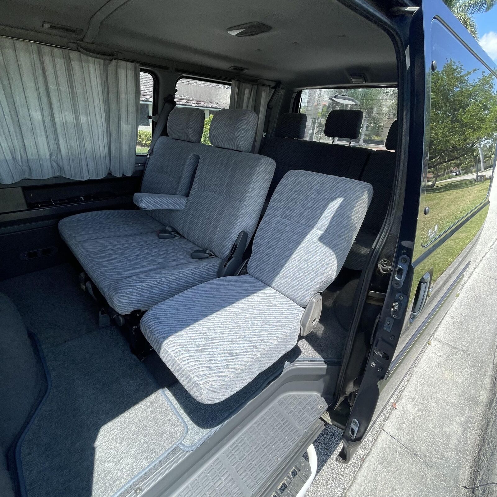 Mitsubishi-Delica-1995-Minivan-24