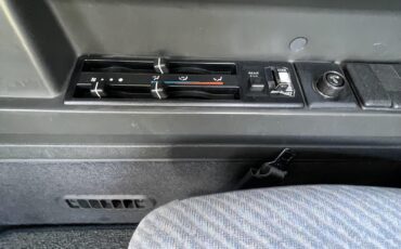 Mitsubishi-Delica-1995-Minivan-25
