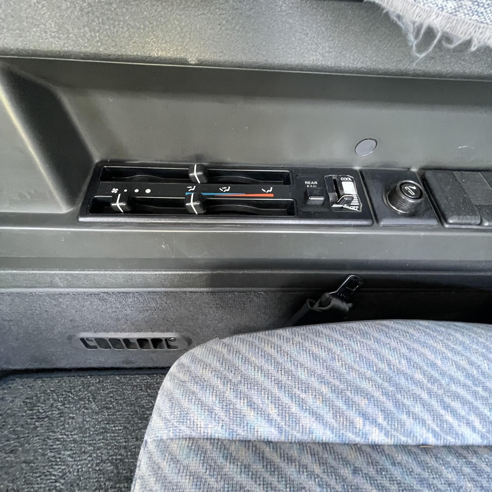 Mitsubishi-Delica-1995-Minivan-25