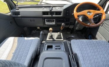 Mitsubishi-Delica-1995-Minivan-26