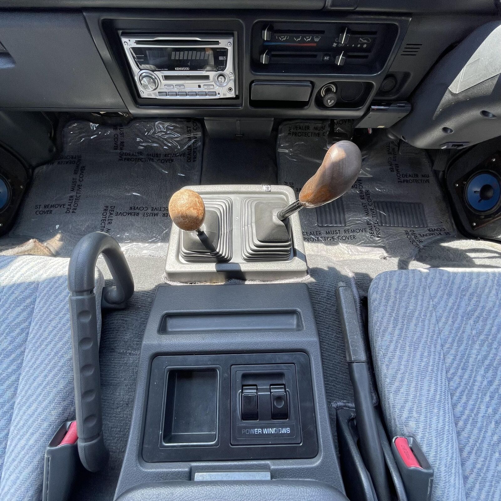 Mitsubishi-Delica-1995-Minivan-27