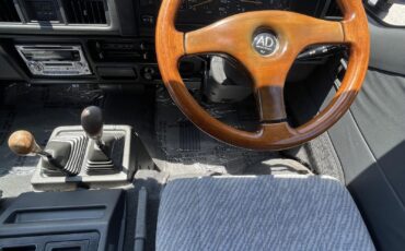 Mitsubishi-Delica-1995-Minivan-28