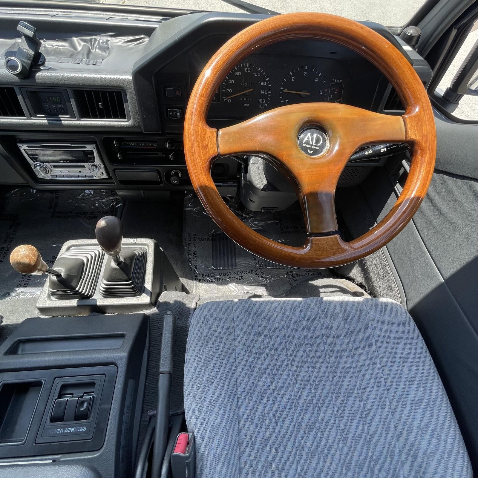 Mitsubishi-Delica-1995-Minivan-28