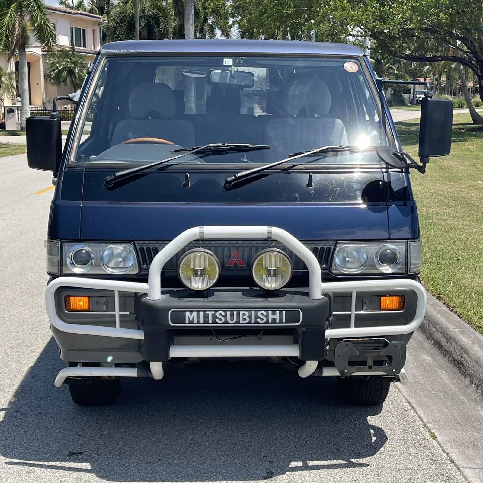 Mitsubishi-Delica-1995-Minivan-3