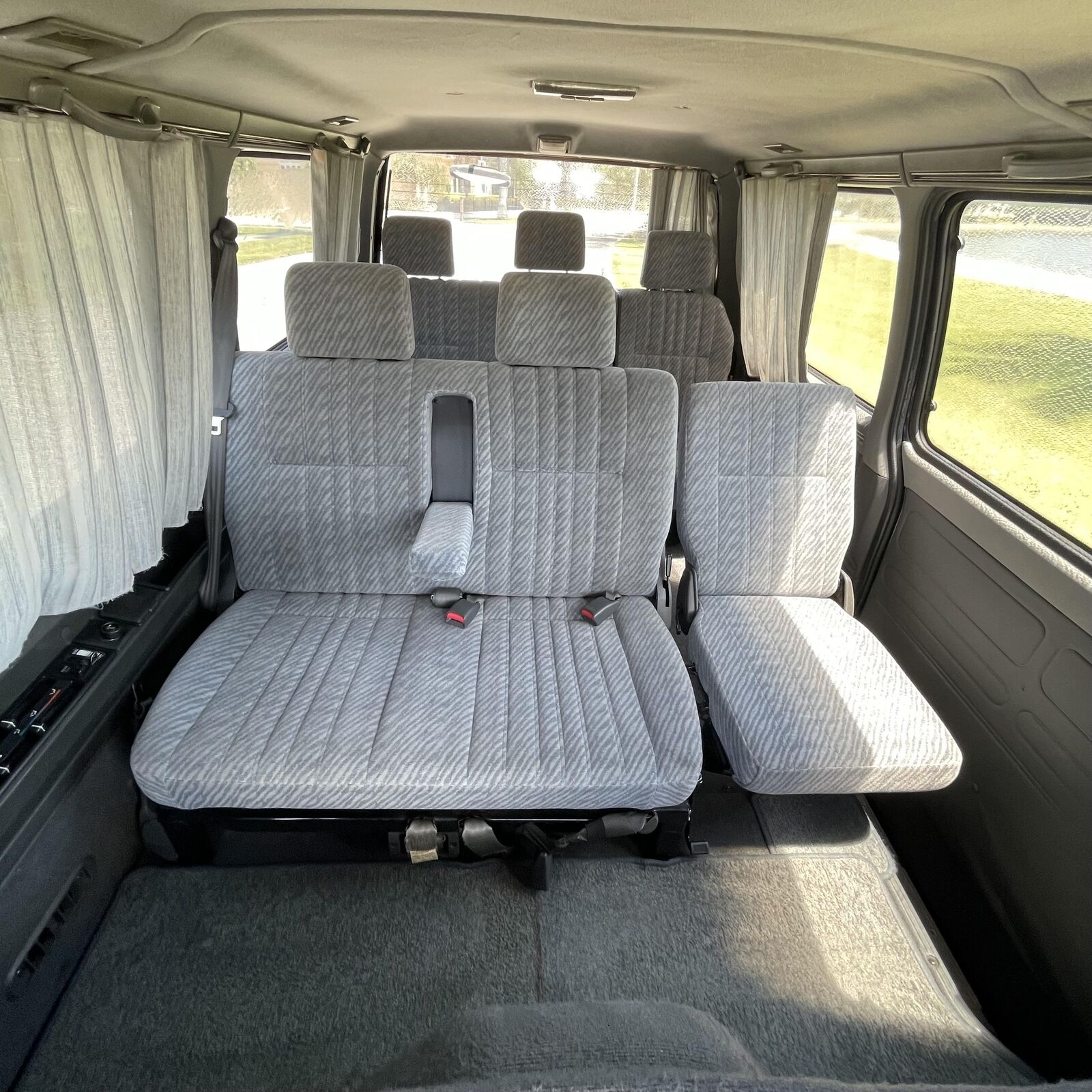 Mitsubishi-Delica-1995-Minivan-31