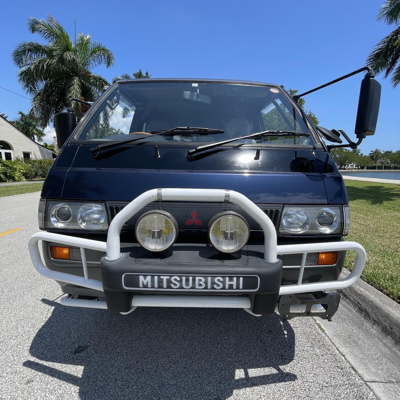 Mitsubishi-Delica-1995-Minivan-32