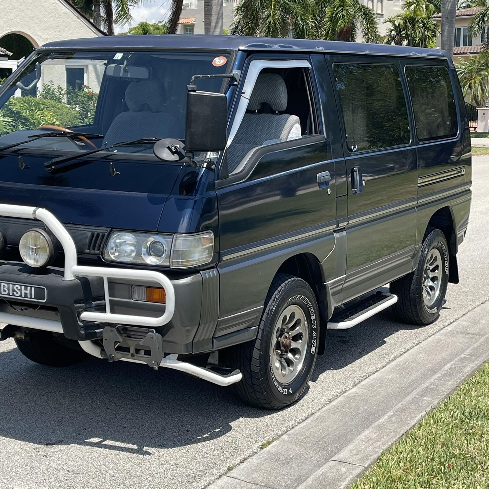 Mitsubishi-Delica-1995-Minivan-4