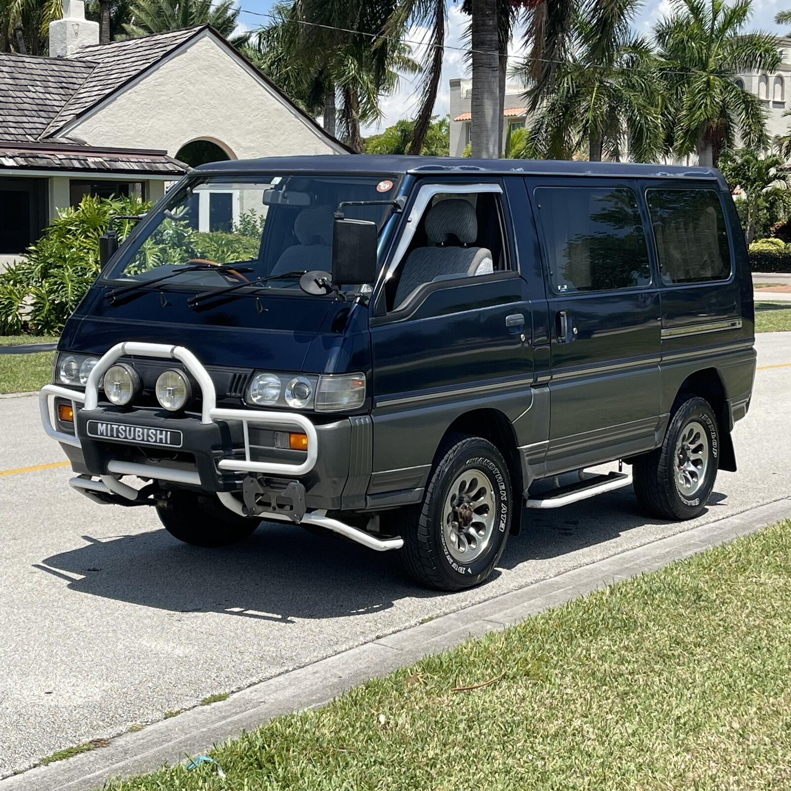 Mitsubishi-Delica-1995-Minivan-5