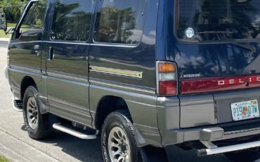 Mitsubishi-Delica-1995-Minivan-8
