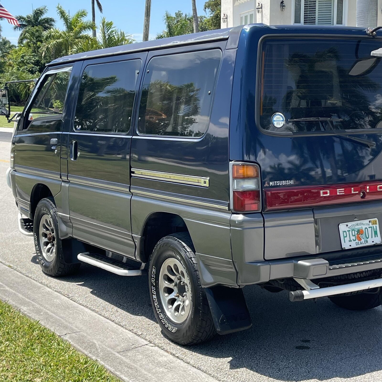 Mitsubishi-Delica-1995-Minivan-8