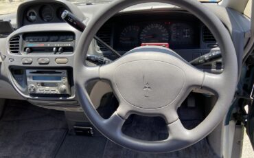 Mitsubishi-Delica-1995-Van-26